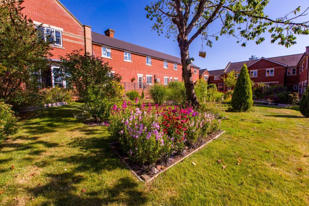 Stow-Cedars-110725-Grounds-012